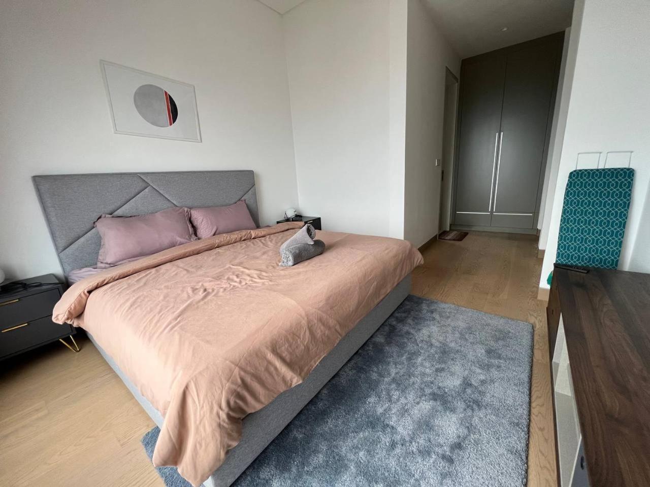 Lucentia At By Dreamcloud Apartment